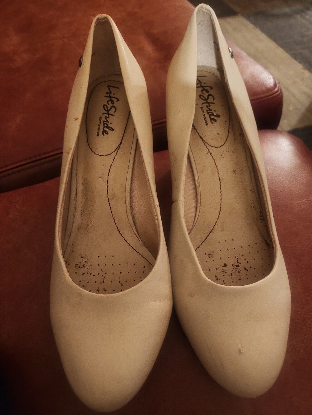 LifeStride Soft System Cream Low Heel Pumps - Vintage Women's Shoes 10W